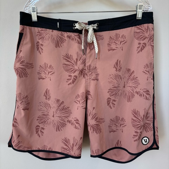 Vuori Cruise Board Shorts Size 36 - Picture 1 of 5